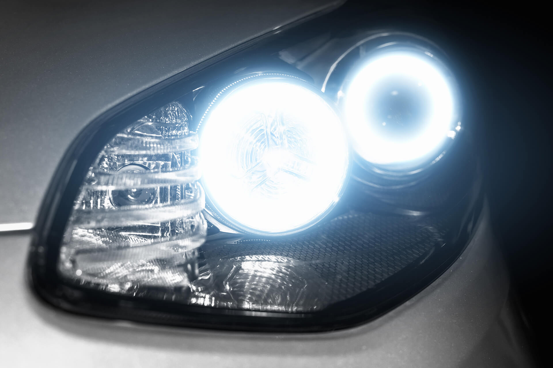 An overview of the differences between halogen, xenon and LED car lights