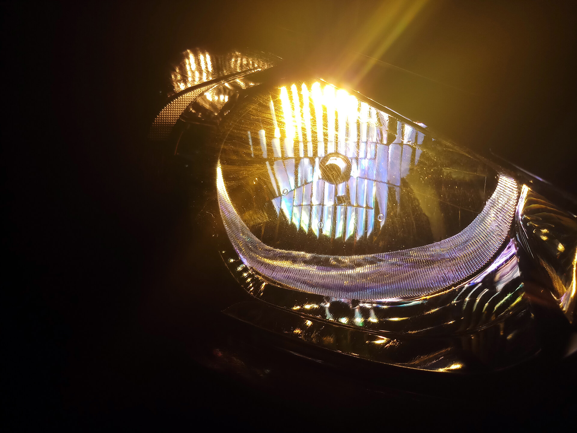 An overview of the differences between halogen, xenon and LED car
